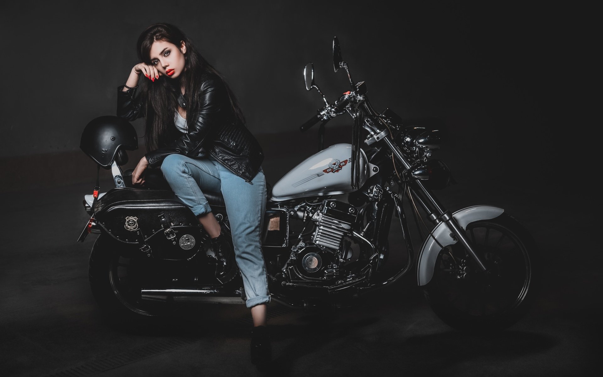 Biker girls: style and drive in Roseau