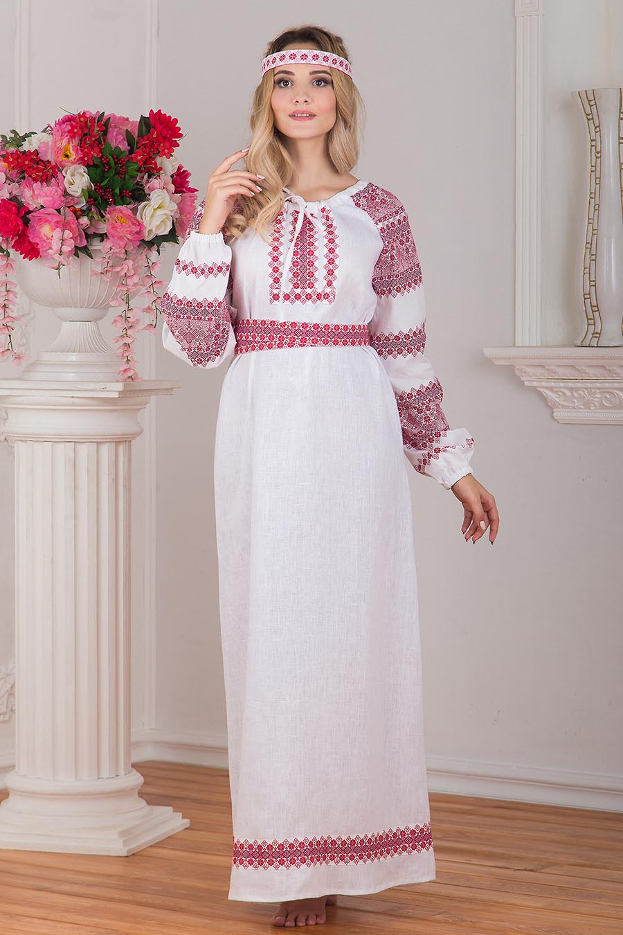 Women in Slavic costumes in Roseau