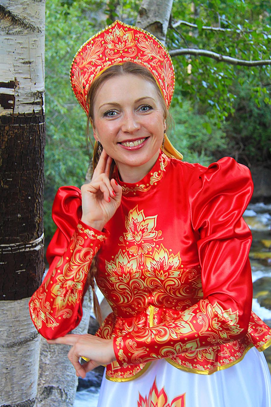 Women in Slavic costumes in Roseau
