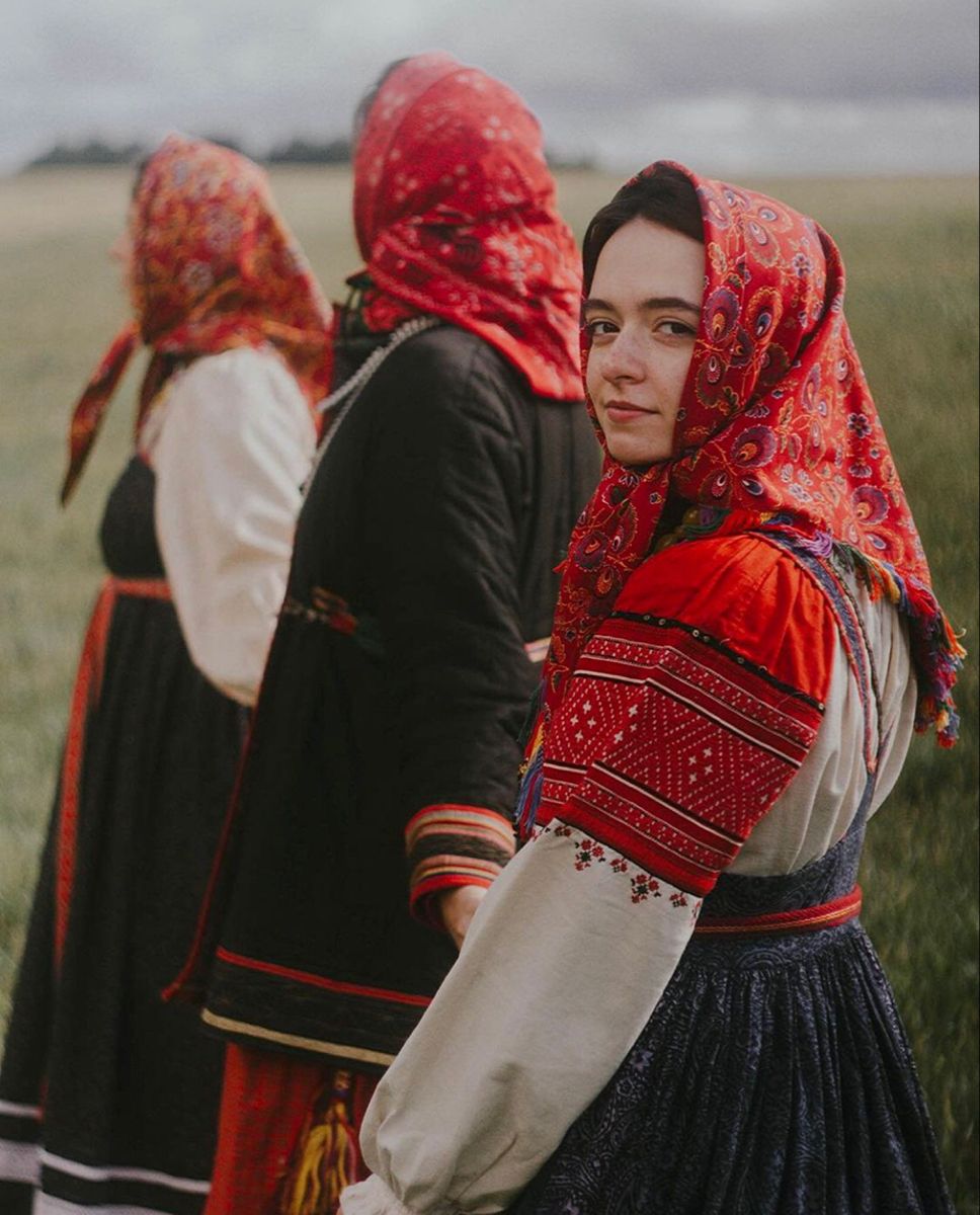 Women in Slavic costumes in Roseau