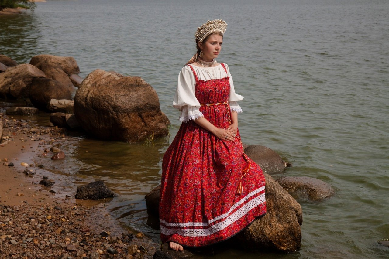 Women in Slavic costumes in Roseau