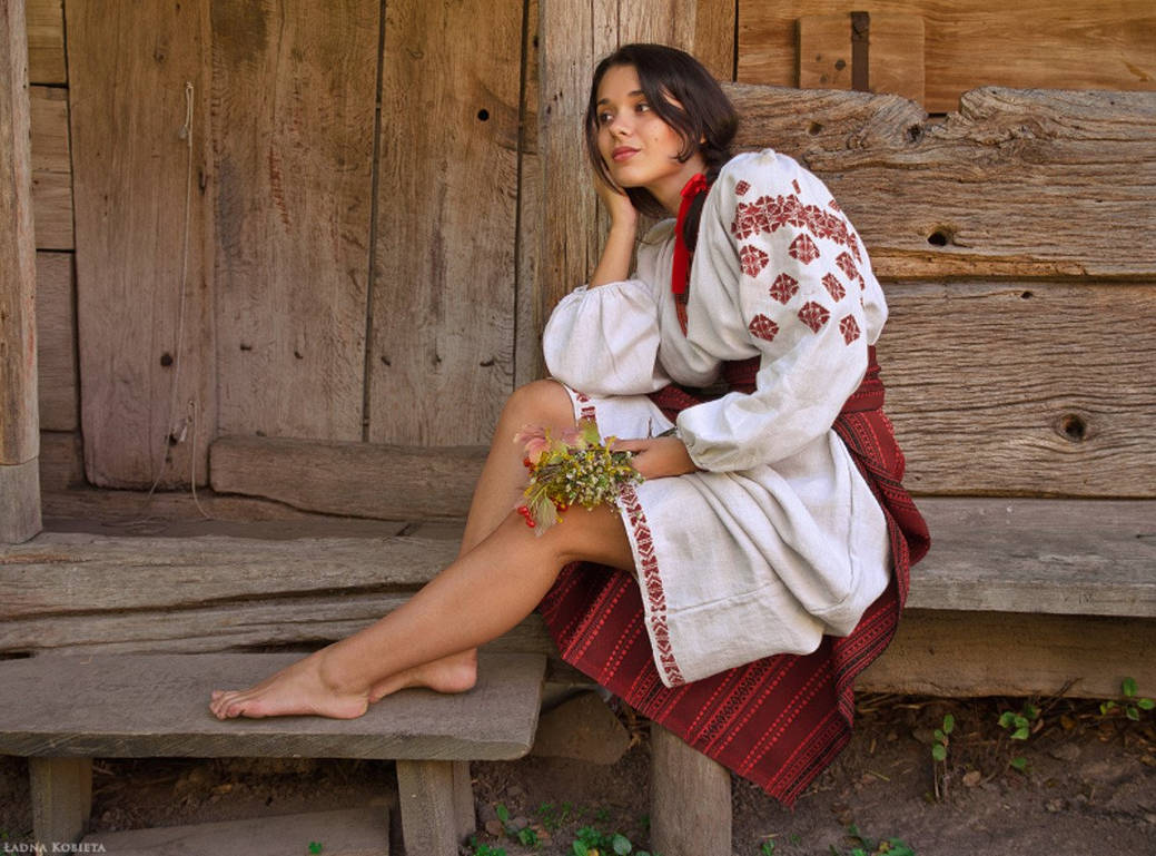 Women in Slavic costumes in Roseau