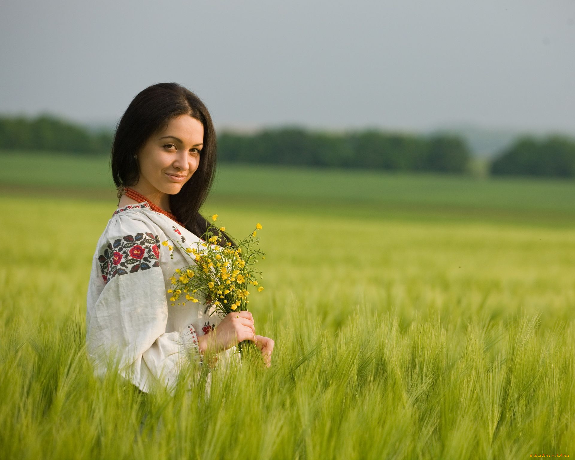 Women in Slavic costumes in Roseau