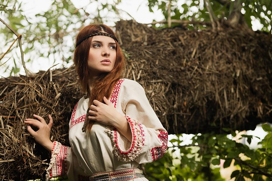 Women in Slavic costumes in Roseau