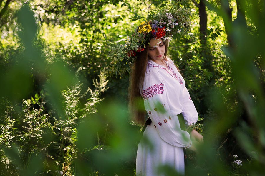 Model Girls in Slavic costumes in Roseau