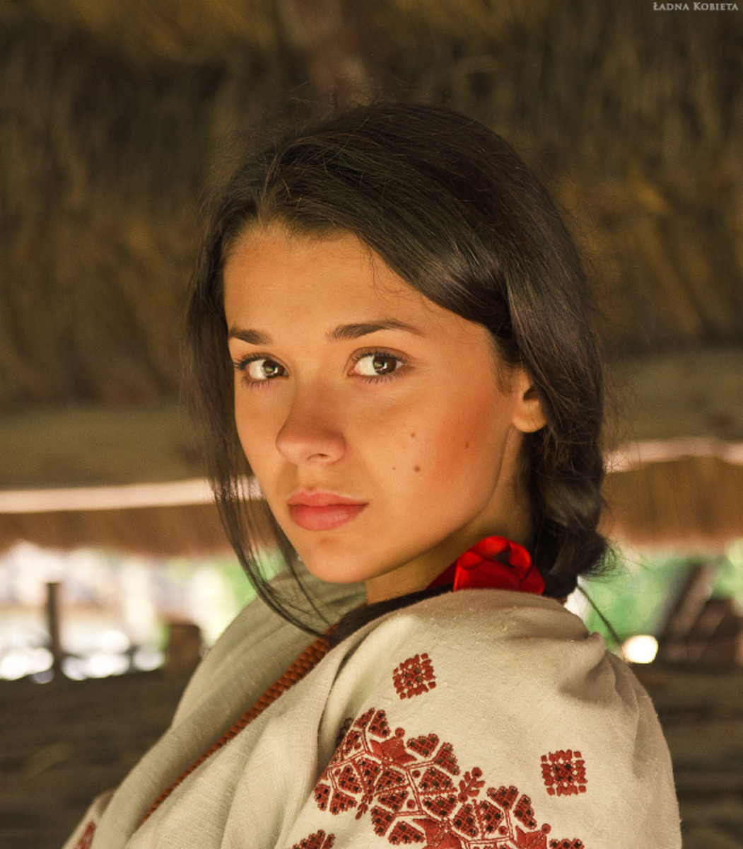 Girls in Slavic costumes in Roseau