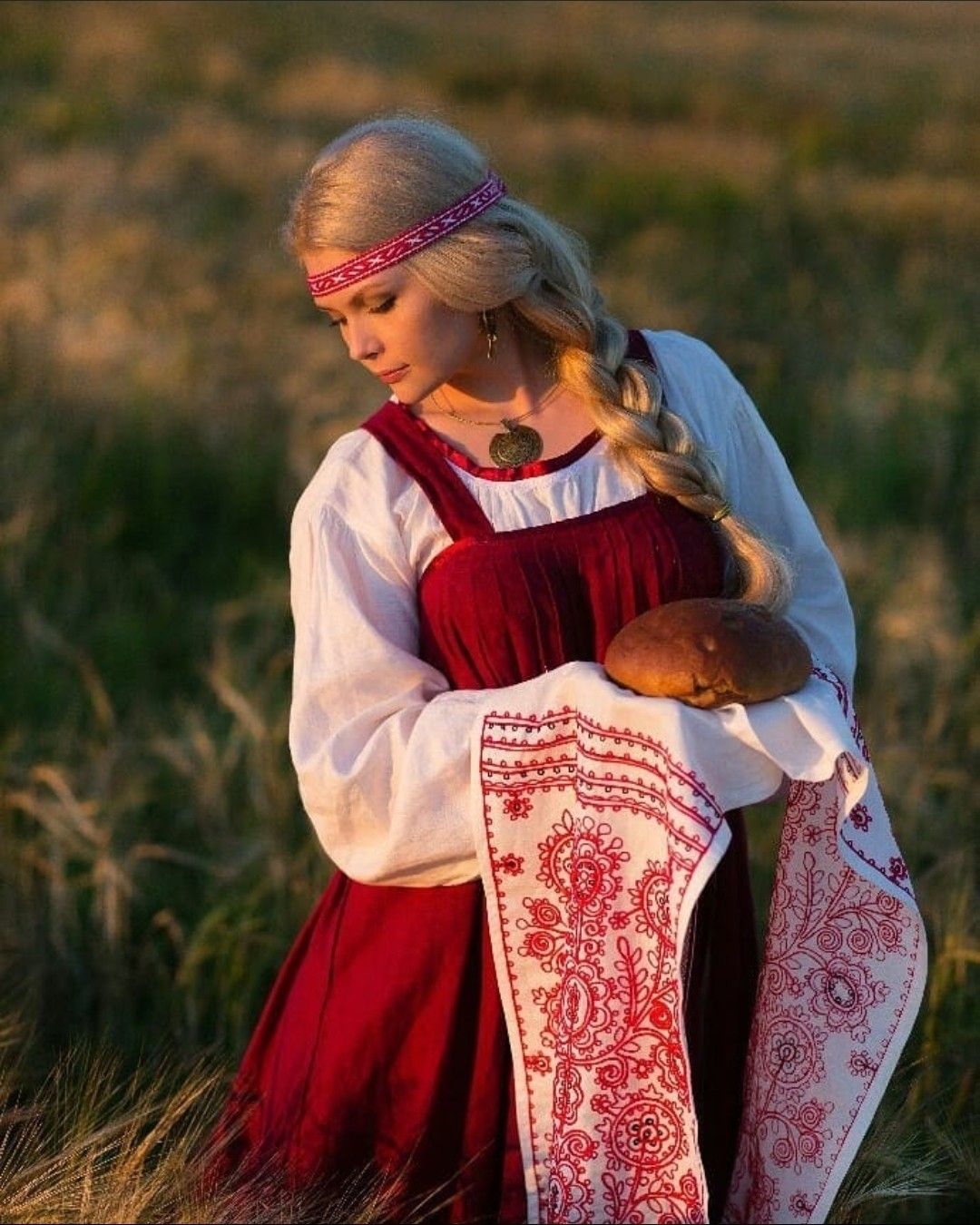 Girls in Slavic costumes in Roseau