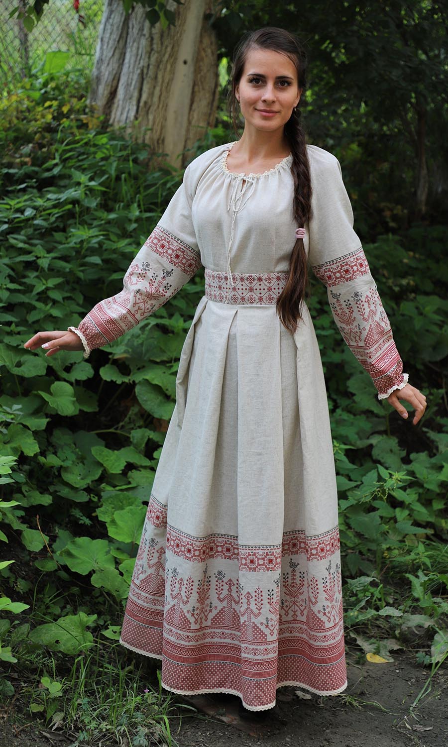 Girls in Slavic costumes in Roseau