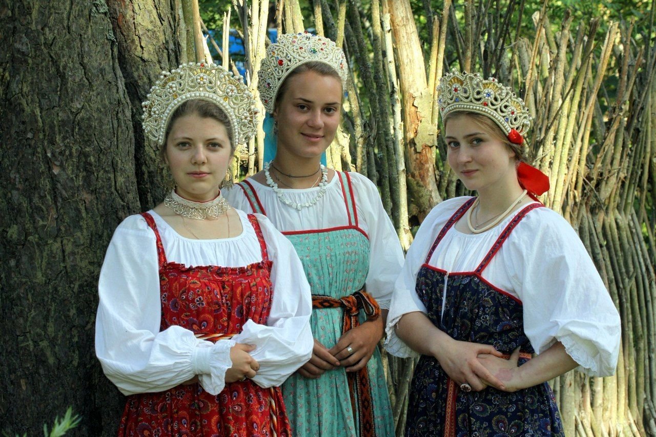 Sexy model Girls in Slavic costumes in Roseau