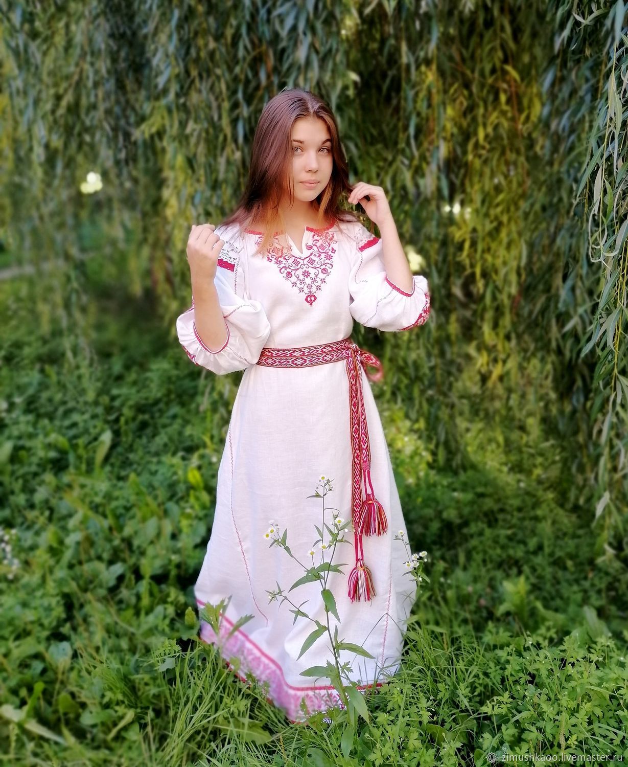 Girl Girls in Slavic costumes in Roseau