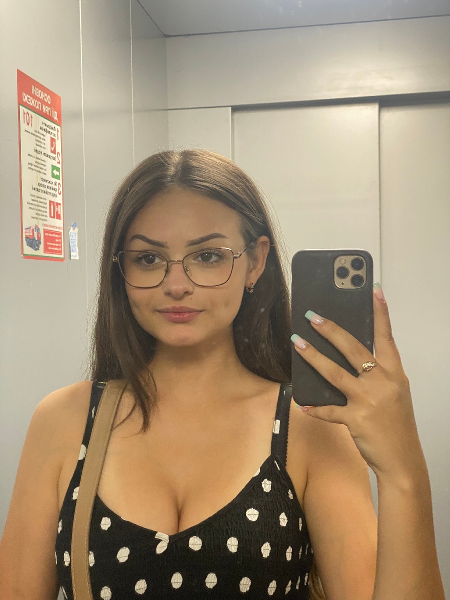 Sexy model Stacy in Roseau